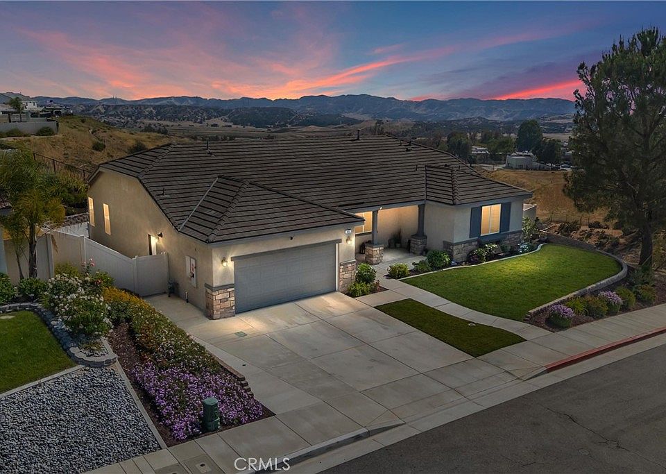 1st image of 402 Buena Mesa Dr