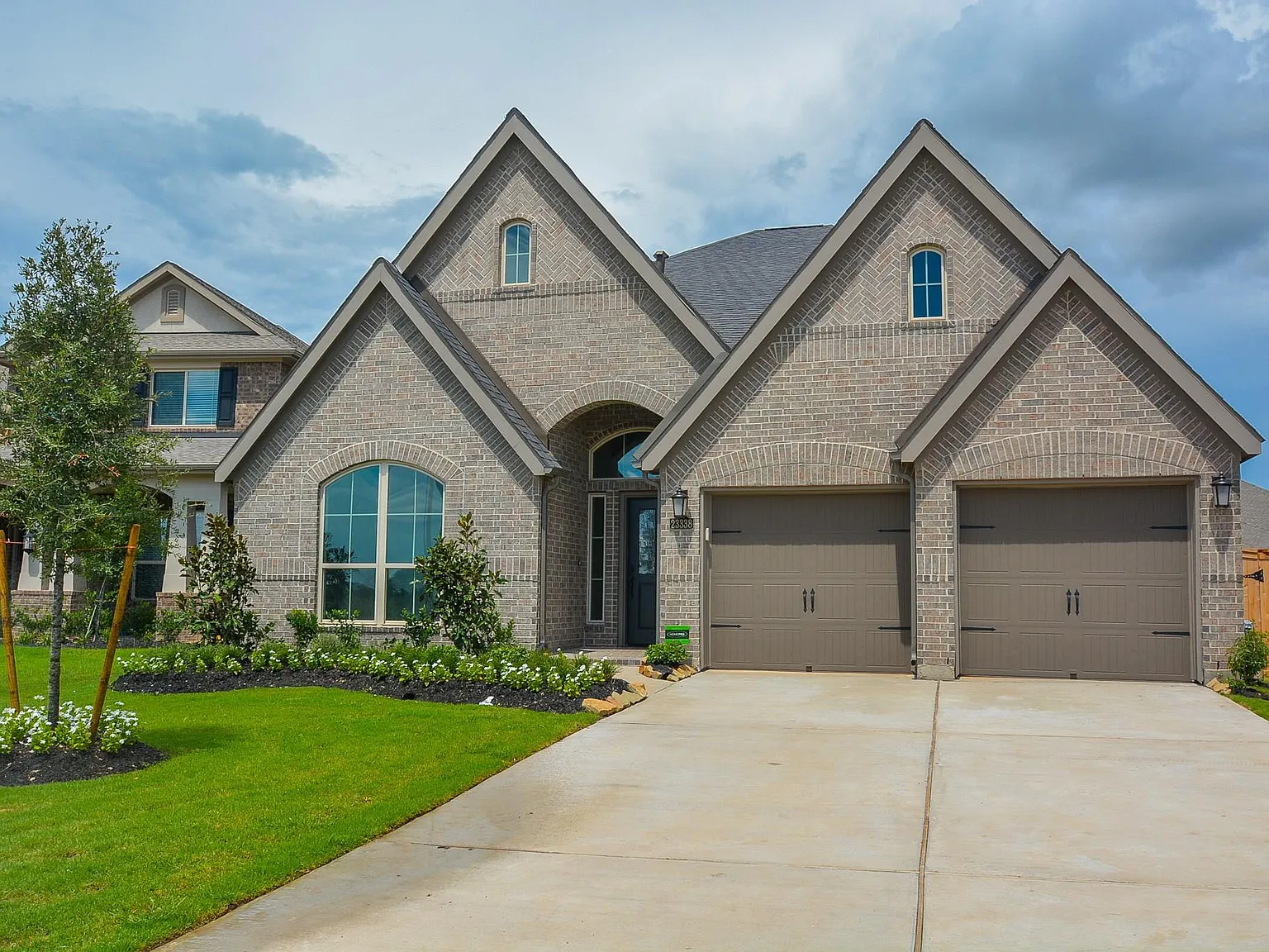 4 bed, 2.5 bath, 2329 sqft, $2,700 — Photo 1