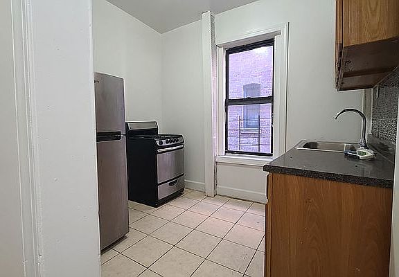 5th image of 26 Saint Nicholas Pl APT 3D