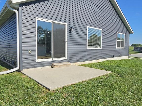 5th image of 569 S Abigail Avenue