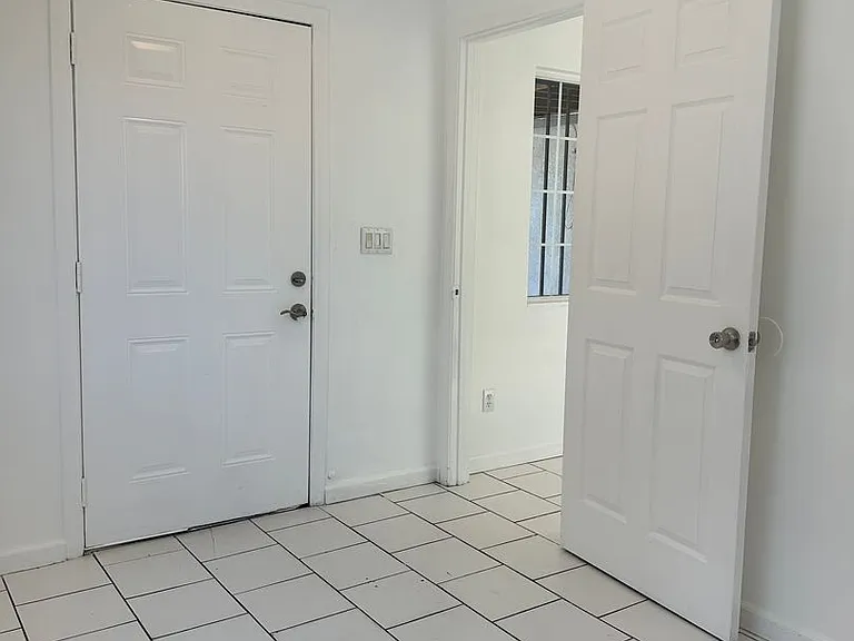 908 Glenn Ave — Photo 15