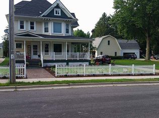 40 W Vanaltena Ave, Cedar Grove, WI 53013