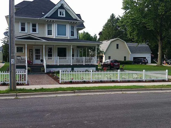 40 W Vanaltena Ave, Cedar Grove, WI 53013