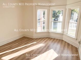 3294 W 98th St UNIT 3, Cleveland, OH 44102