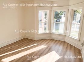 3294 W 98th St, Cleveland, OH