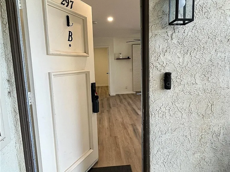23335 La Crescenta — Photo 2