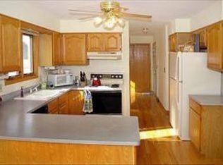 W225N2863 Foxwood Ln, Waukesha, WI 53186