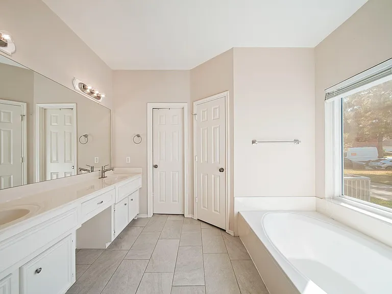 16322 Drystone Ln — Photo 12