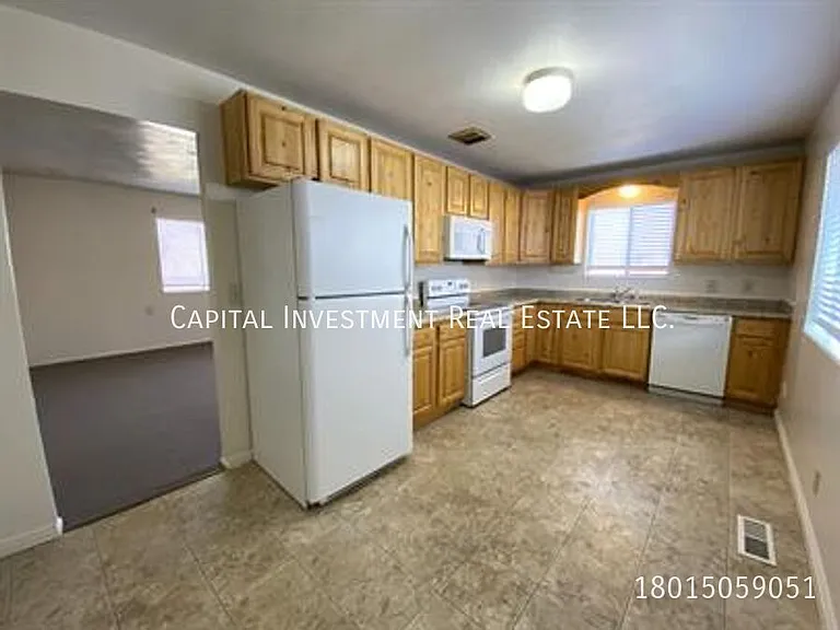 1126 E Crandall Ave #B — Photo 4