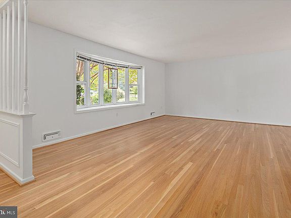 4th image of 9210 Cherrytree Dr