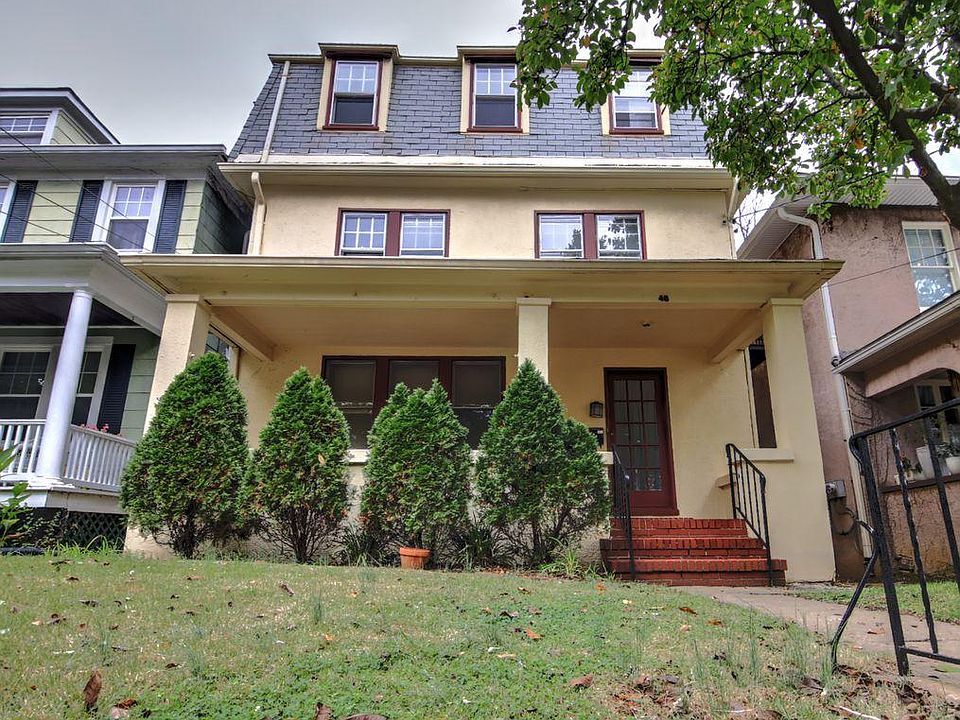 Front of House (before new windows and roof)
