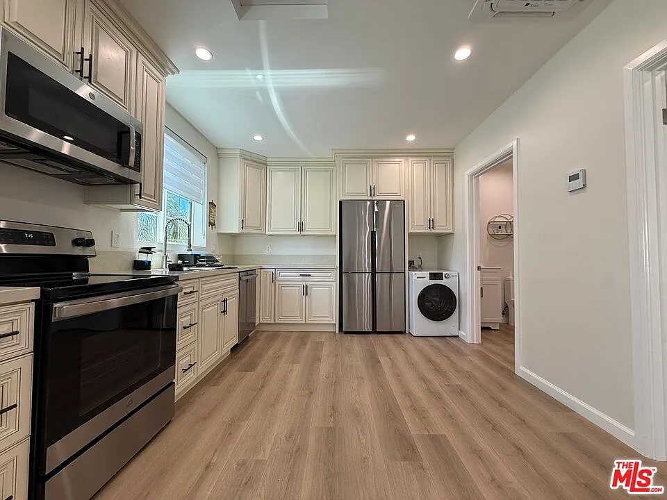 1 bed, 1.0 bath, 400 sqft, $2,100 — Photo 3