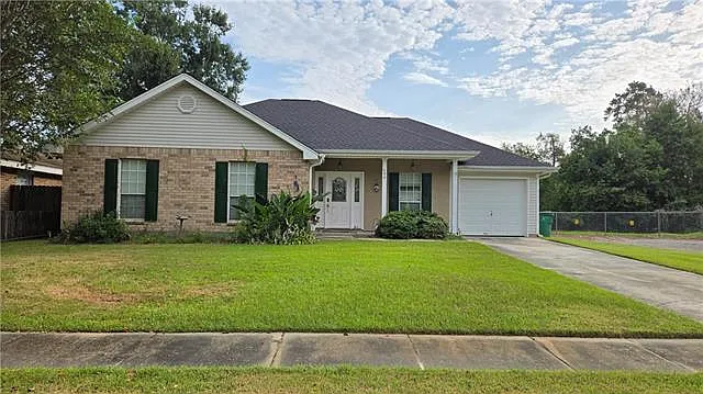 3 bed, 2.0 bath, 1623 sqft, $2,100 — Photo 3