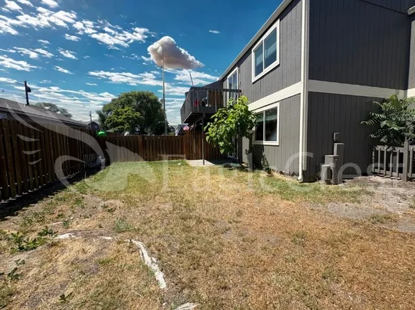 Dogwood Apartments, 300 E Dogwood Ave APT A, Hermiston, OR 97838