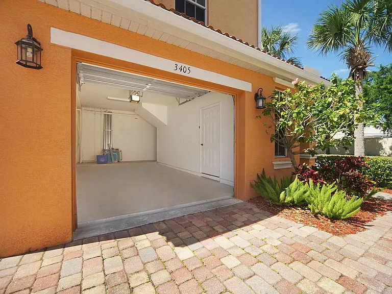 Private 1 car garage