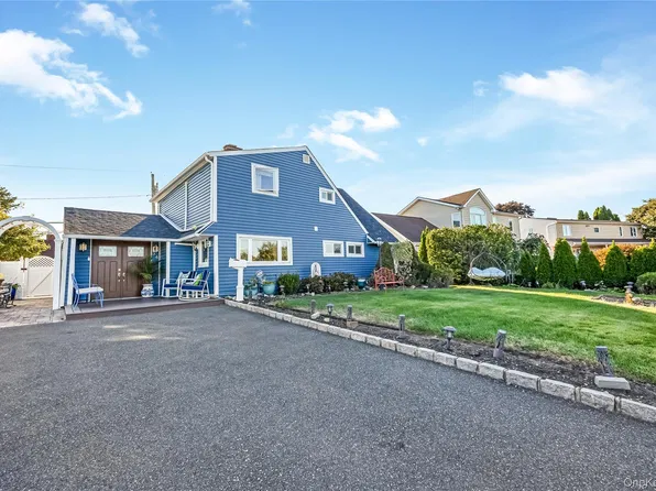 34 Harmony Lane, Westbury, NY 11590