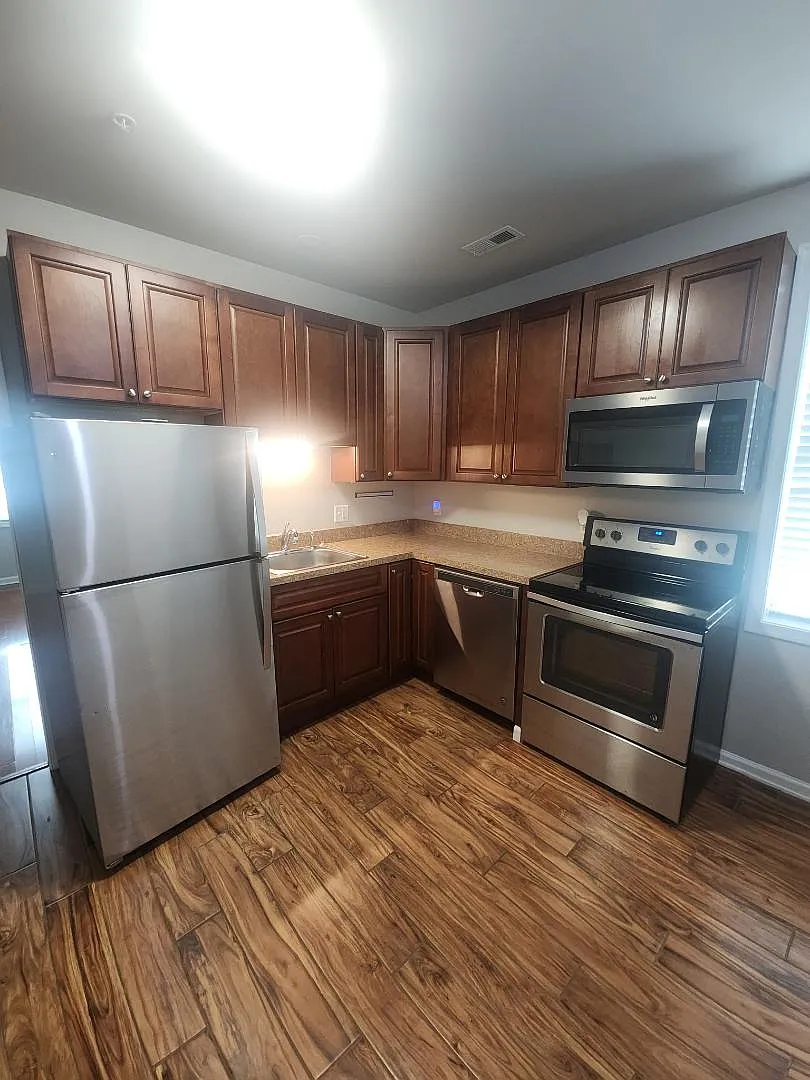 Building Photo - 526 N Market St #301