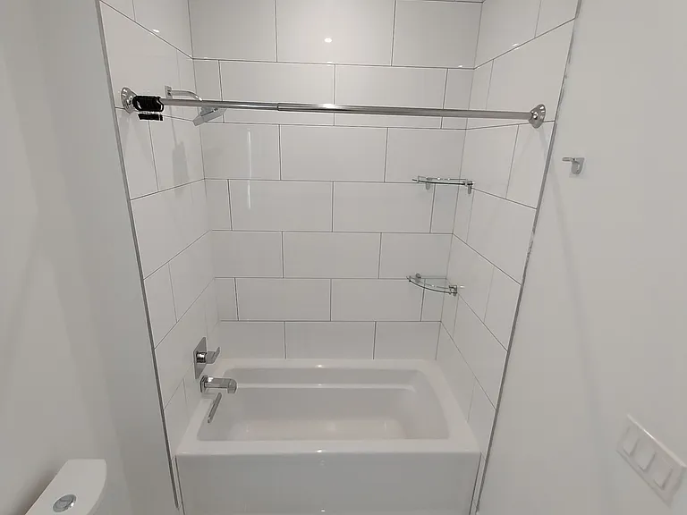 1170 N Hope St #1C — Photo 22