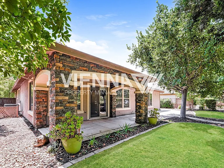 1014 Waterford Dr — Photo 19