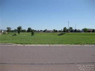 421 W 10th St, Dell Rapids, SD 57022