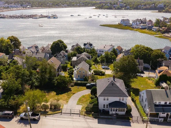28 Roosevelt Ave, Hull, MA 02045