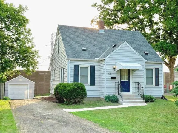 1781 Walnut St, Lauderdale, MN 55113