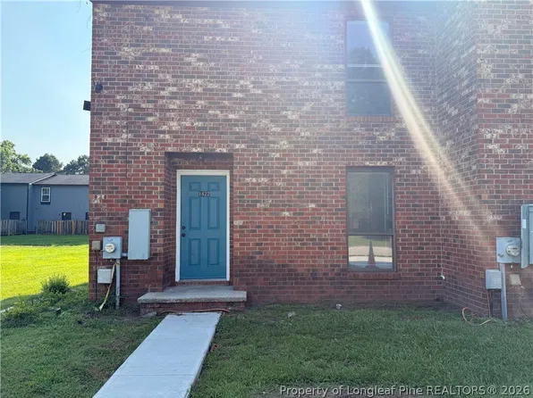 1422 Tangora Ln, Fayetteville, NC 28304