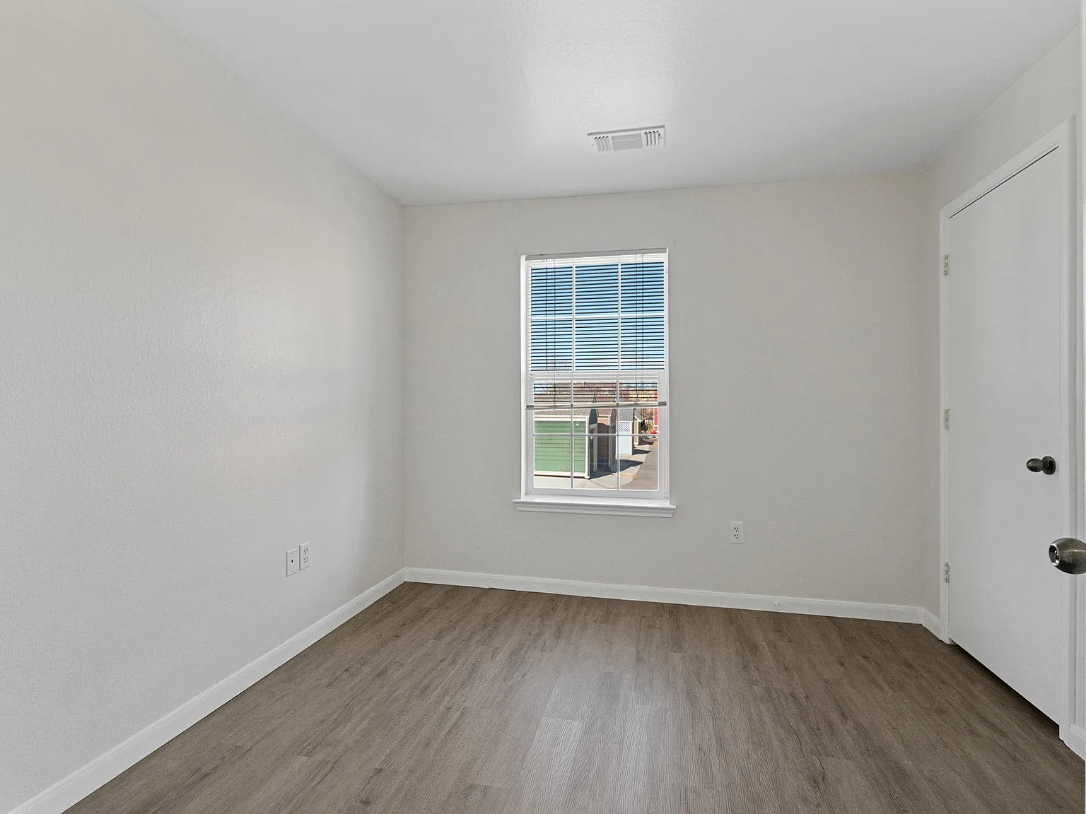 2 bed, 954 sqft, $1,799 — Photo 4