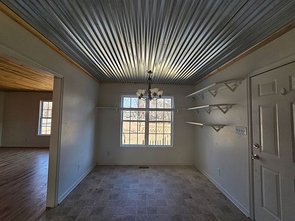 4th image of 122 Blue Water Dr