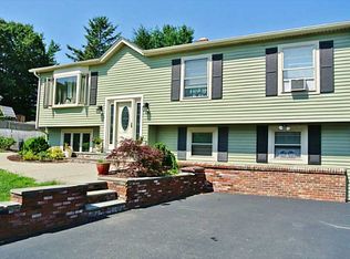 49 Acorn Ln, West Warwick, RI 02893