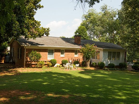4th image of 1701 Kenmore Dr