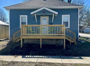 902 E Oak St, Taylorville, IL 62568