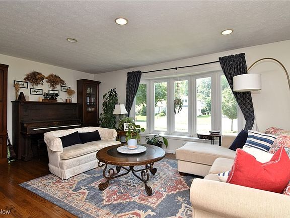 3rd image of 5355 Bluebell Dr