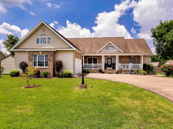 3201 Mustang Ct, Herrin, IL 62948