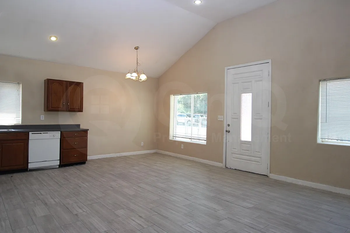 4 bed, 3.0 bath, 1612 sqft, $1,895 — Photo 4