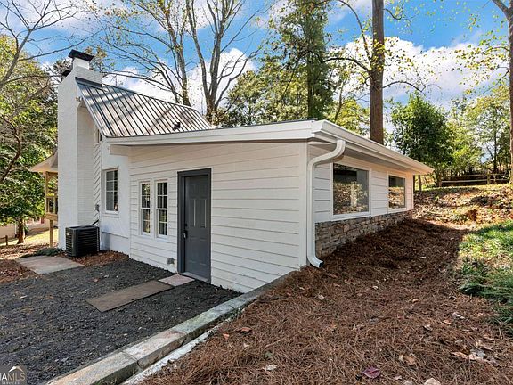 5th image of 75 Lake Dr