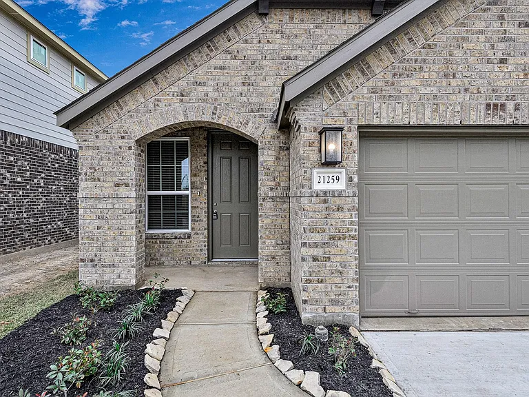 21259 Shore Bluff Dr — Photo 2