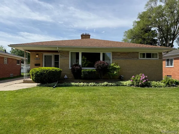 20018 Mauer St, Saint Clair Shores, MI 48080