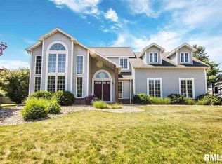 16 Cranford Dr, Washington, IL 61571