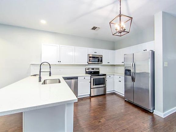 5th image of 3031 Barrow St #41
