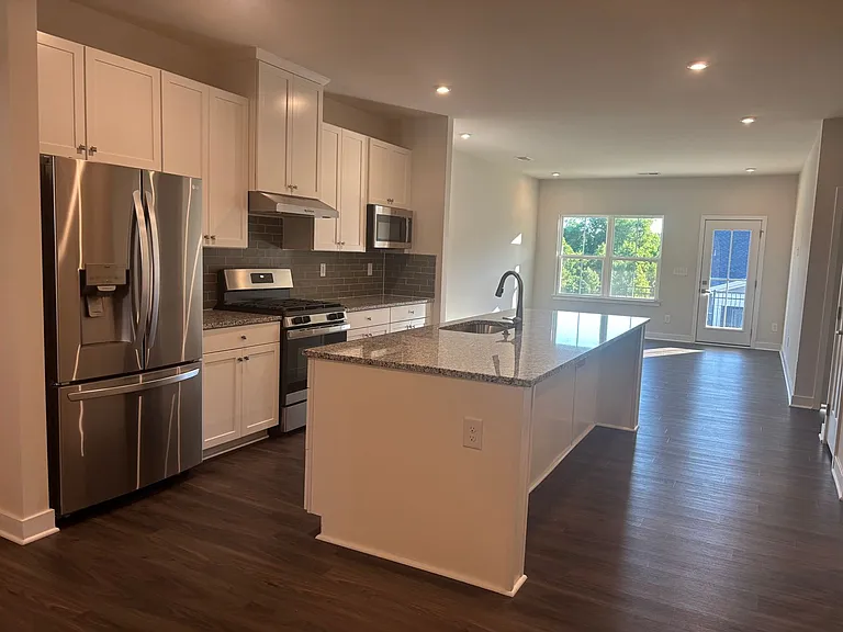 717 Hazel Way — Photo 4