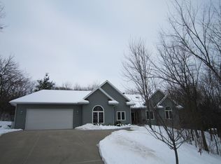 4101 Cedar Heights Dr, Center Point, IA 52213