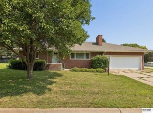 1960 Parkview Dr, Fremont, NE 68025