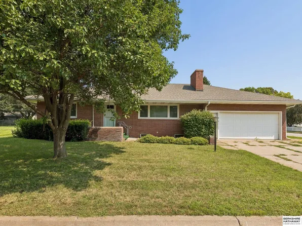 1960 Parkview Dr, Fremont, NE 68025