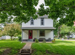 1103 W 3rd St, Cedar Falls, IA 50613