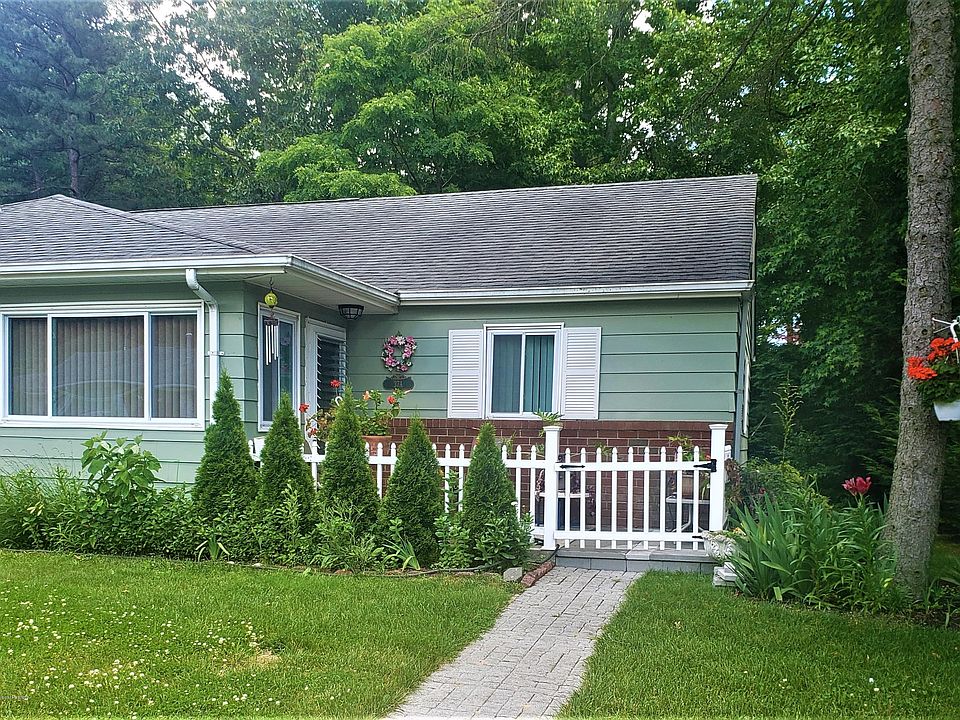 1st image of 37 Pheasant St #A