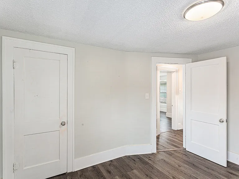 202 N Washington Ave — Photo 16