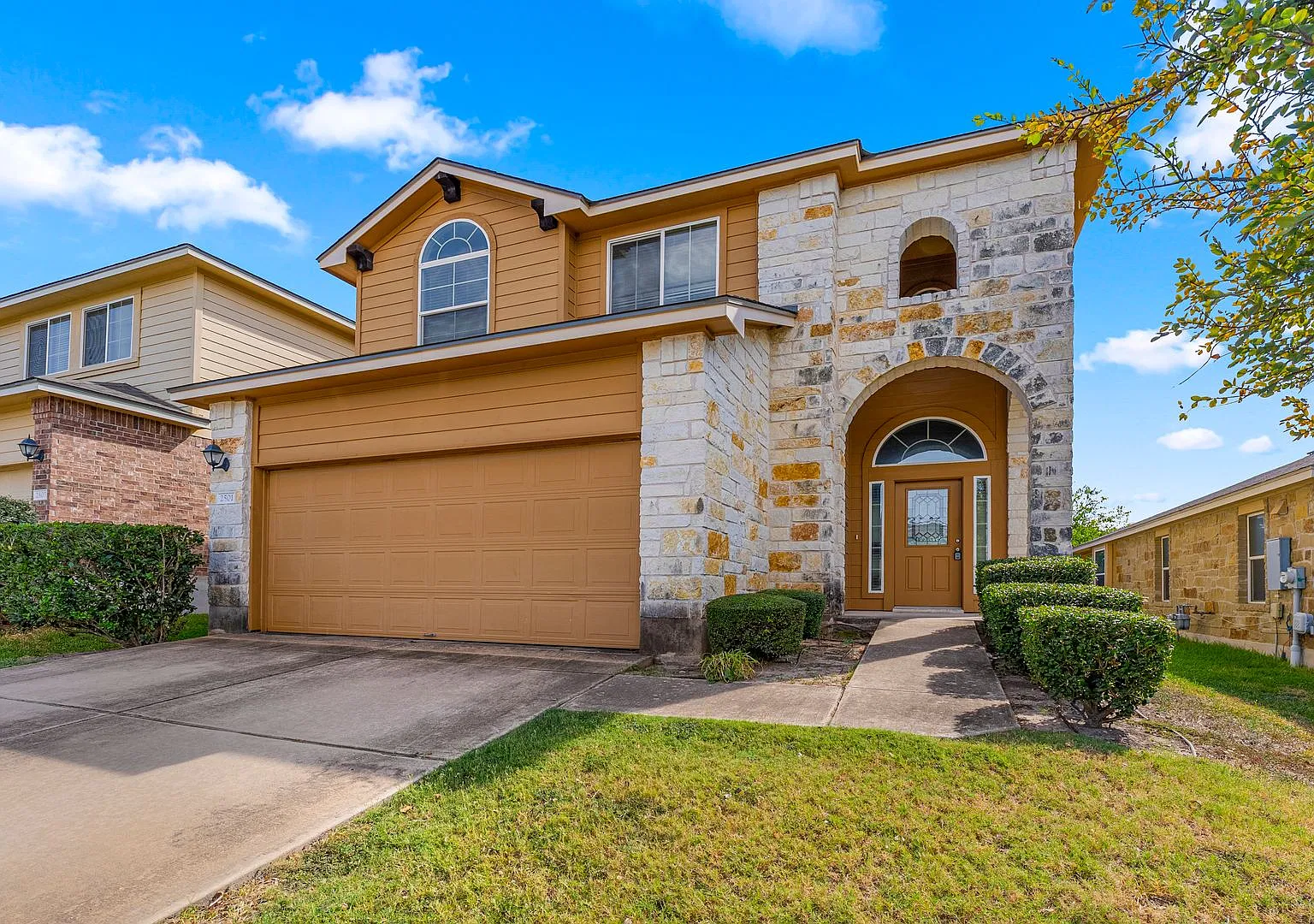 Incredible 3 Bed/2.5 Bath 2-Story home in NE Austin! — Photo 1