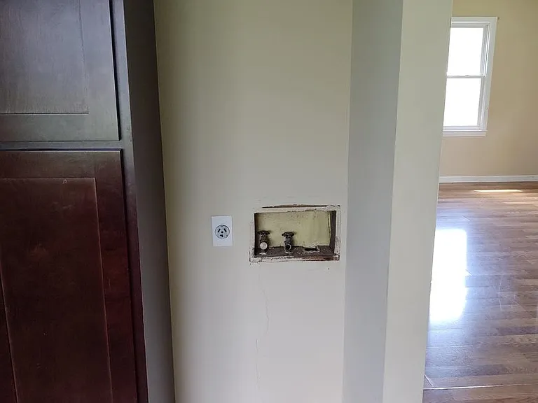 2131 W Phelps St — Photo 6