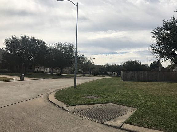 5th image of 14810 Winding Waters Dr
